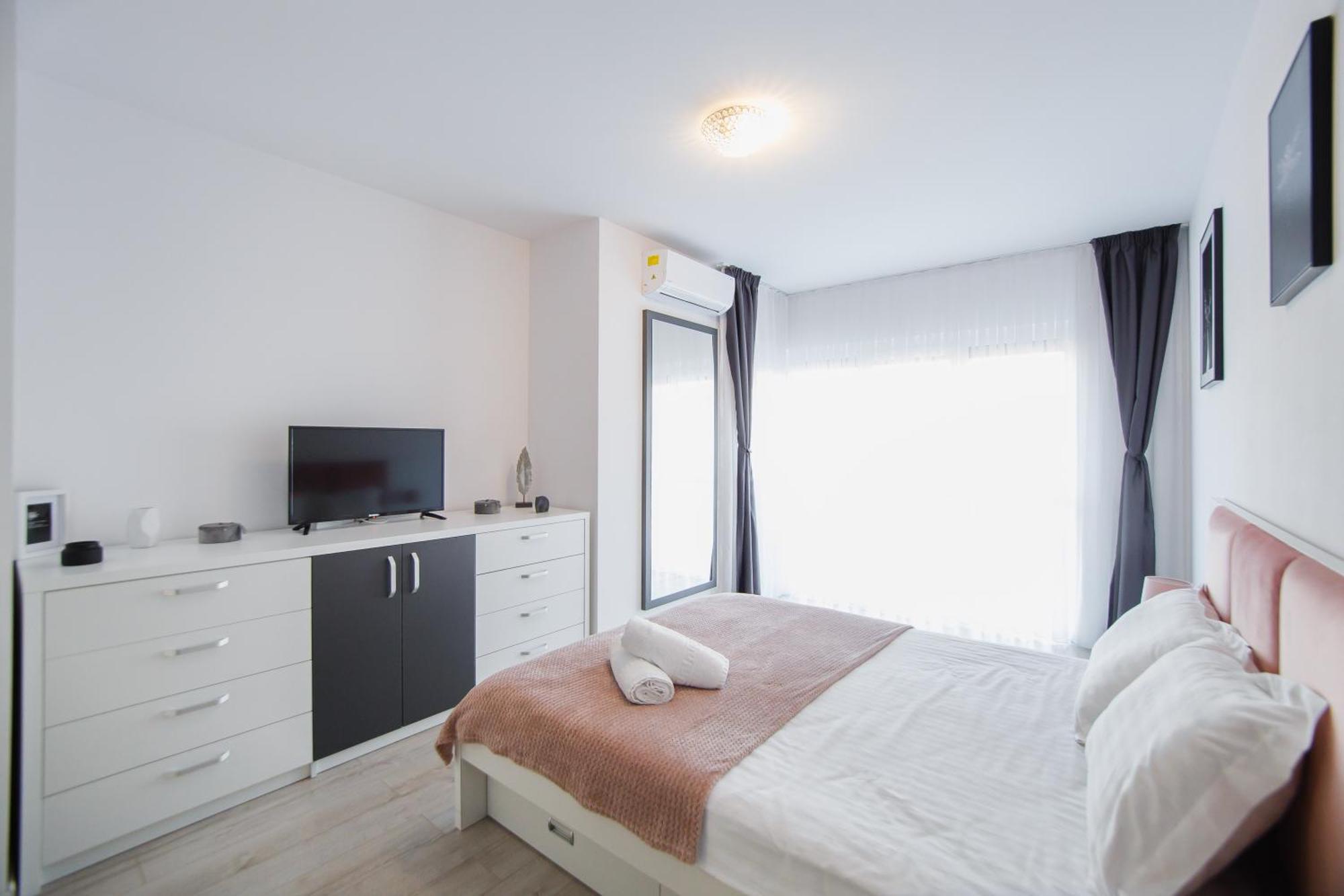 Pinky Black Escape Oradea Eksteriør billede