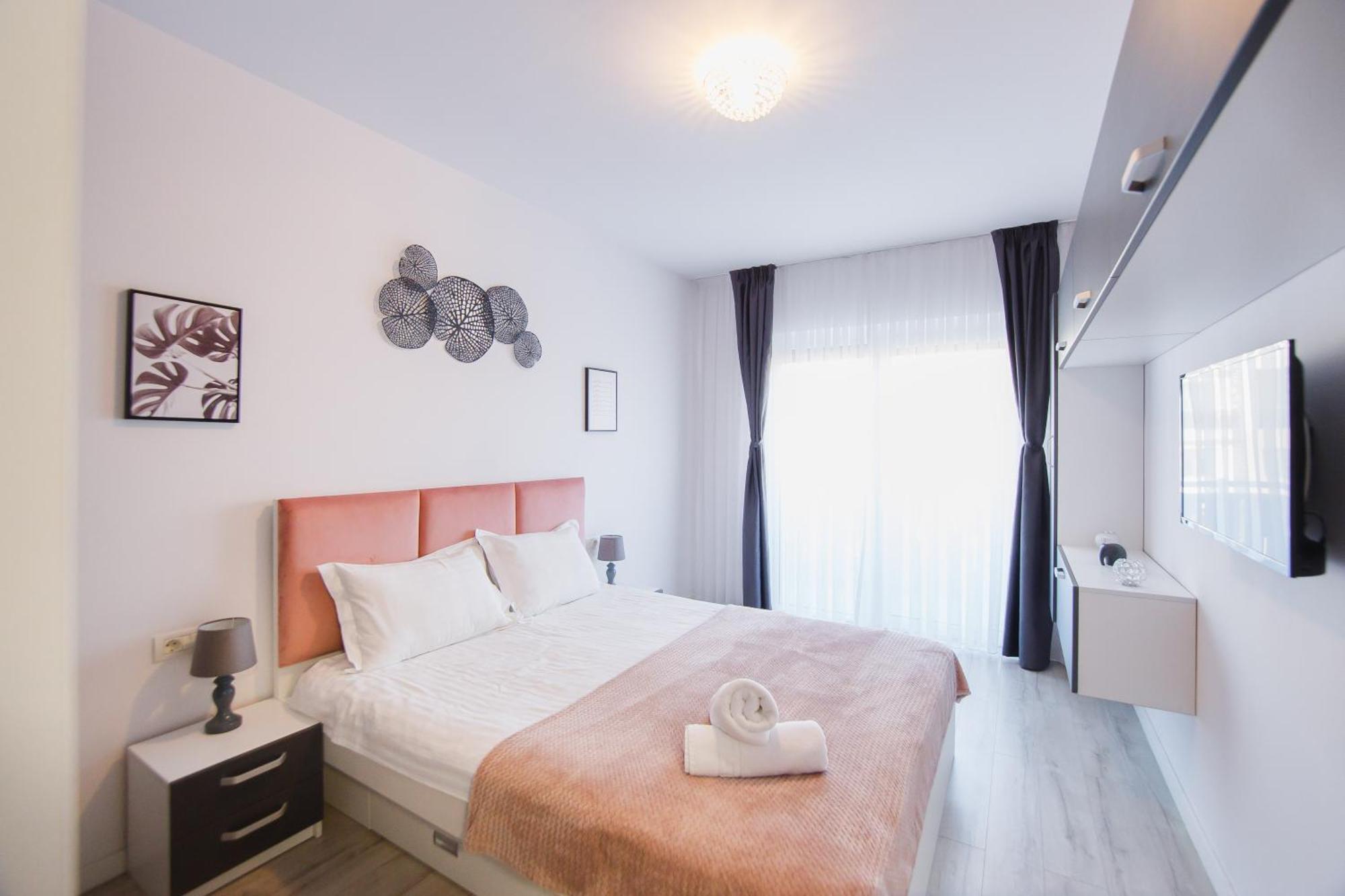 Pinky Black Escape Oradea Eksteriør billede